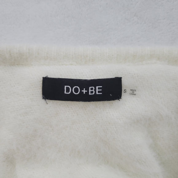 DO+BE White Fuzzy One Sleeve Cold Shoulder Asymmetrical Sweater Size S - Picture 3 of 6